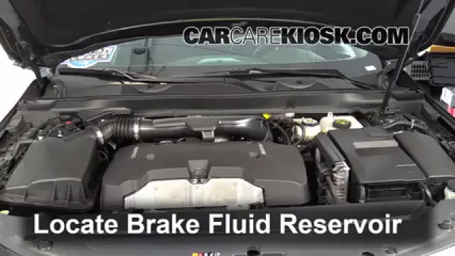 2015 Chevrolet Impala LT 2.5L 4 Cyl. Líquido de frenos Controlar nivel de líquido